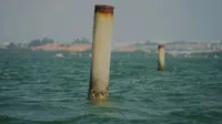 Misteri Pancang-Pancang Beton Laut Batam