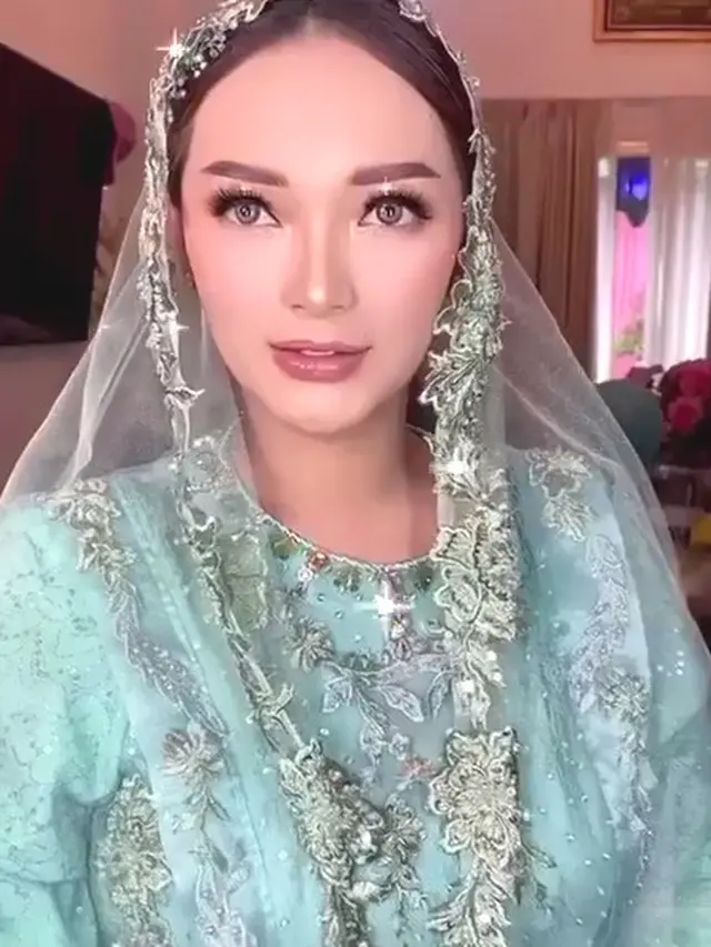 Detail Makeup Zaskia Gotik
