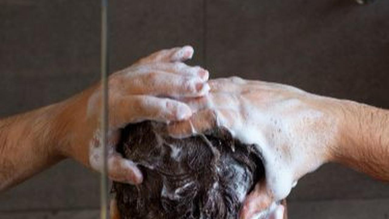 3. Jika Rambut Mengalami Kerontokan dan Penipisan, Pilih Sampo Sesuai dengan Jenis Kulit Kepala<br>