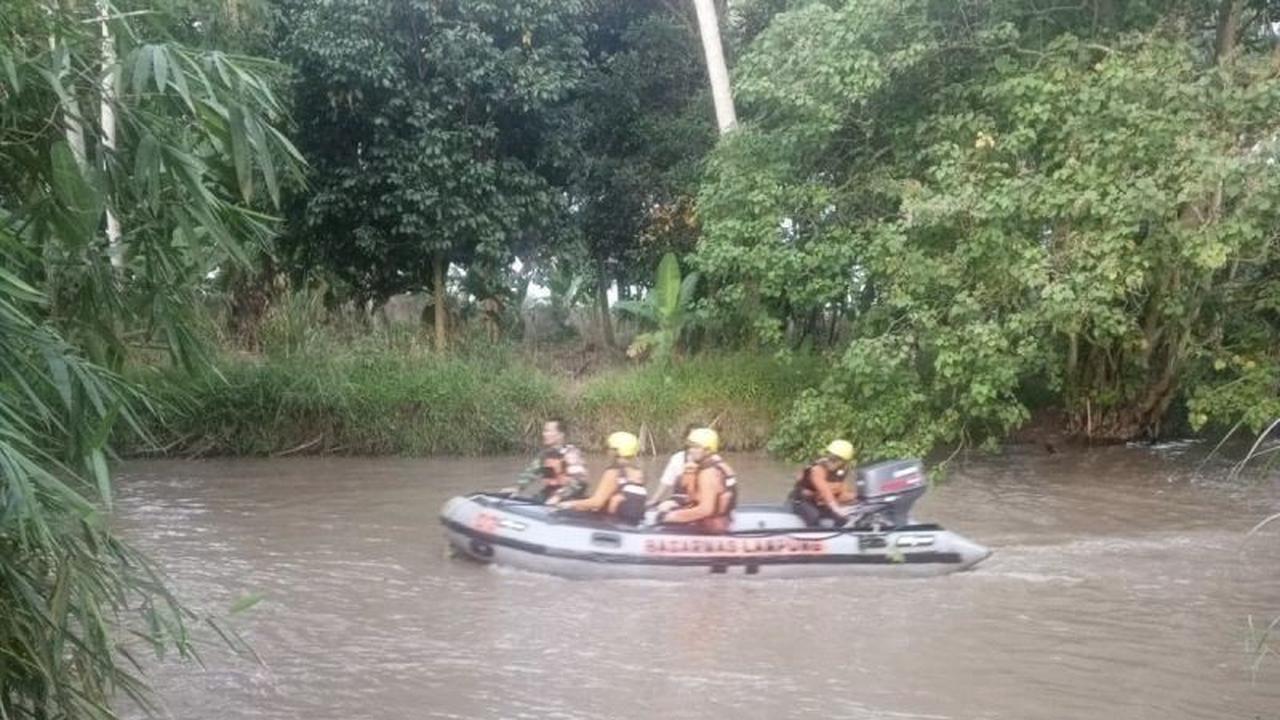 Tim SAR Gabungan Gencar Lakukan Pencarian Anak Tenggelam di Sungai Way Pisang Lampung Selatan