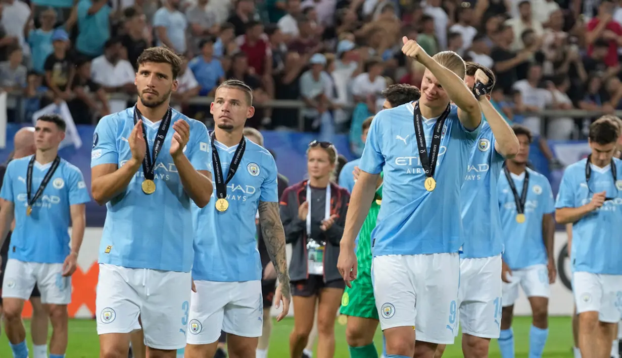 Manchester City seharusnya bisa mengoleksi dua gelar. Namun kesempatan itu lepas saat kalah 1-2 dari Arsenal pada laga Community Shield akhir pekan lalu. (AP Photo/Petros Giannakouris)