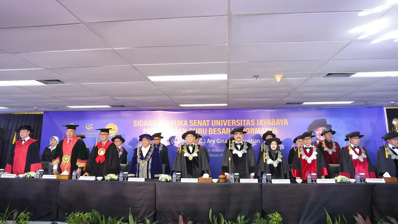 Universitas Jayabaya secara resmi mengukuhkan Pendiri ESQ Group, Ary Ginanjar Agustian, sebagai Profesor Kehormatan (Honoris Causa) di bidang karakter hukum. (Istimewa)