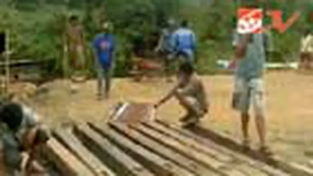 Rumah Digusur, Warga Tinggal di Pinggir Hutan