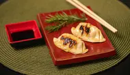 Gyoza dikenal dengan kulitnya yang tipis, bagian bawah yang renyah keemasan, serta isian yang lembut dan juicy. (Foto/dok: Pexels/Lucio Panerai)