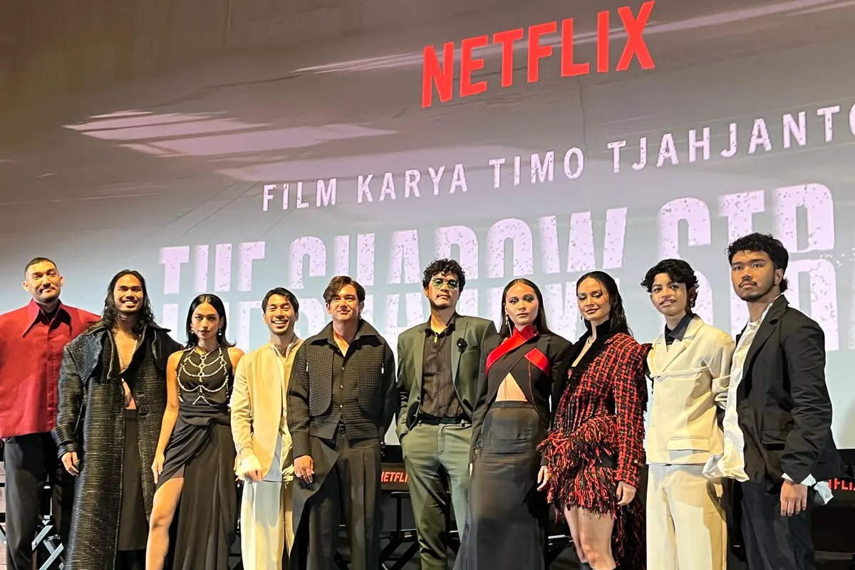 Para aktor dan Sutradara "The Shadow Strays" dalam acara Konferensi Pers yang diadakan di Epicentrum XXI, Jakarta (Fimela.com/Dok/Rianti Fitri Wulandari)