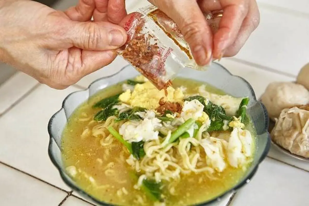 Editor Says: Mengapa Mie Instan Buatan Warkop Lebih Enak?