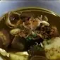 Kuah Lontong Sapi Gokil yang kaya rasa rempah ala Timur Tengah ini menjadi andalan.