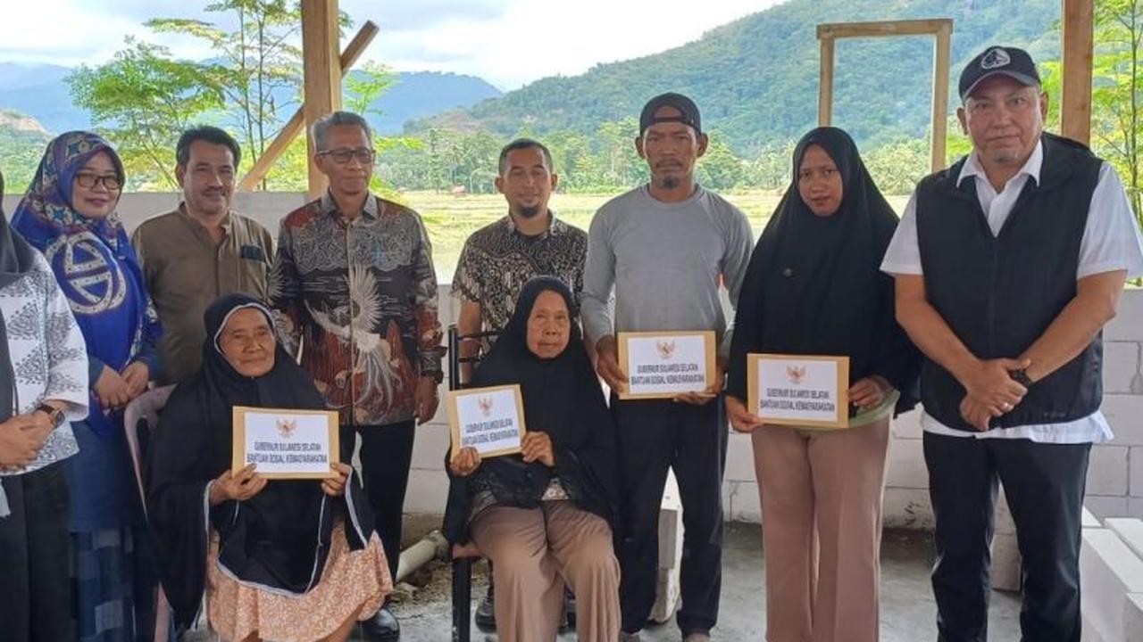 Gubernur Sulsel Salurkan Bantuan Rp60 Juta untuk Korban Kebakaran Luwu