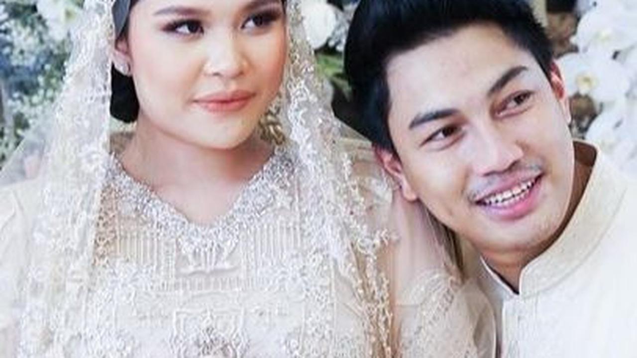 Sang suami, Iptu Nurul Farouq Fadillah pun juga terlihat begitu tampan dan gagah.<br>