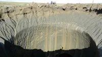 Salah satu kawah raksasa di Semenanjung Yamal. (AFP)