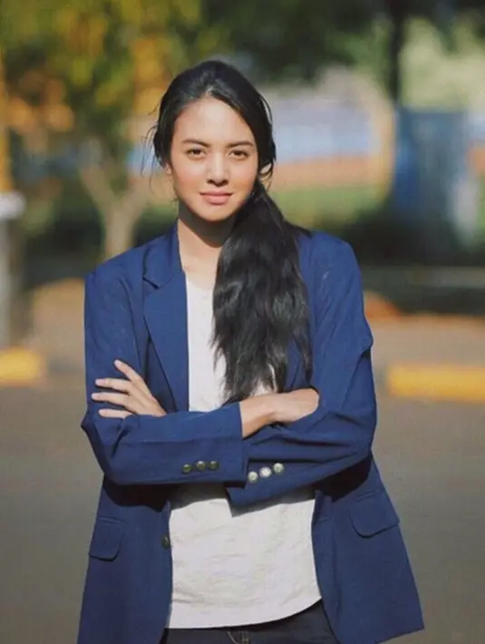 Melakukan aksi Jomblo Dance, Aurelie yang ditanya soal status Jomblo itu sendiri mengaku pernah mengalaminya selama sembilan bulan. Ia merasa nyaman dengan kesendirian itu, meskipun tak ingin berlama-lama. (Instagram/aurelieowreally)