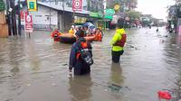 Tim SAR evakuasi warga terdampak banjir di Denpasar
