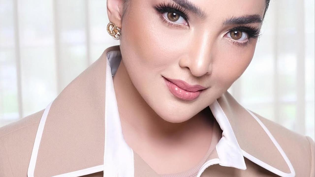 Potret Ashanty Hadiri Syukuran Pelantikan Sherly Tjoana Laos Sebagai Gubernur Maluku Utara, Tampil Cantik Serba Coklat