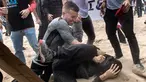 Pendukung Presiden Donald Trump bentrok dengan demonstran anti-Trump di Huntington Beach, California (25/3). Kekerasan itu terjadi ketika pawai sekitar 2.000 pendukung Trump di Bolsa Chica State Beach. (Mindy Schauer / The Orange County Register via AP)