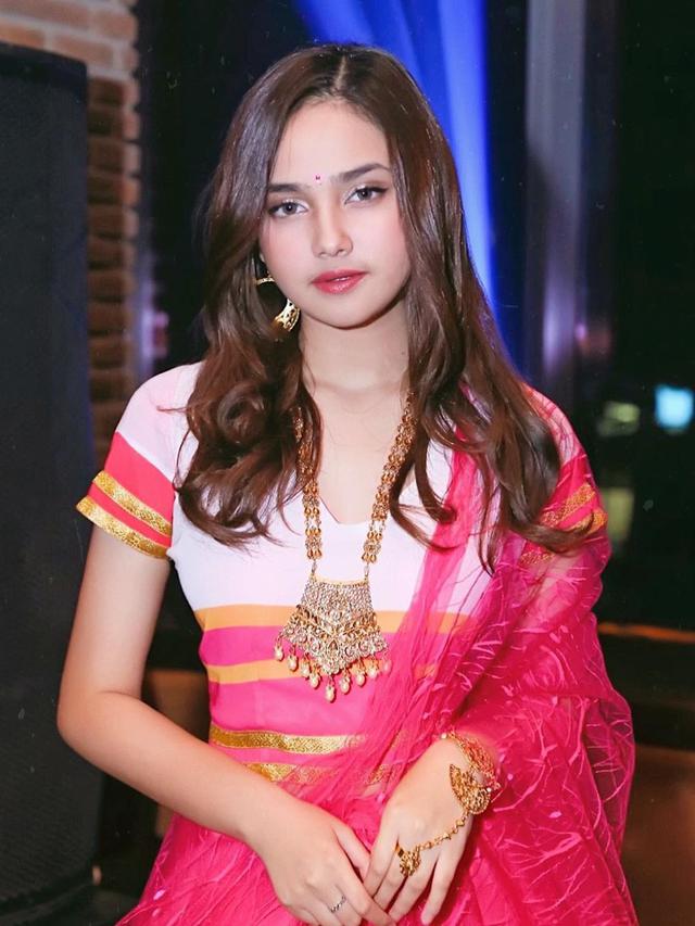 Potret Syifa Hadju Pakai Pakaian India (sumber: instagram/syifahadjureal)