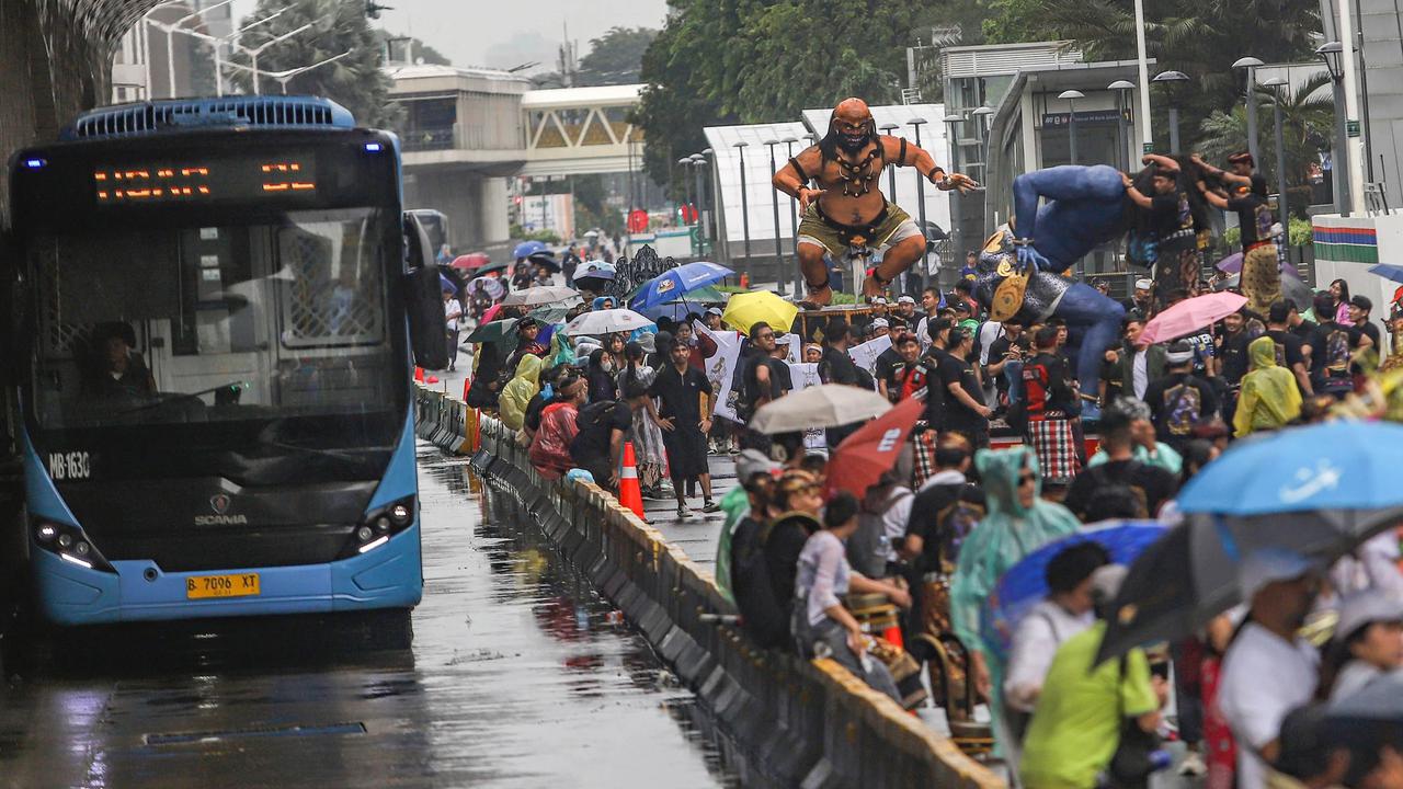 FOTO: Pawai Ogoh Ogoh Semarakkan Jakarta Jelang Hari Raya Nyepi
