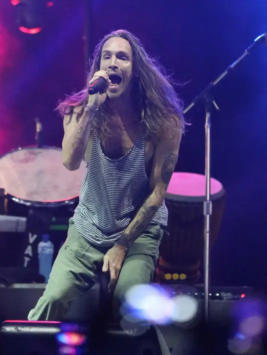 Nggak hanya satu lagi, Boyd pun mendendangan I Miss You dan juga Warning. (Bambang E. Ros/Bintang.com)