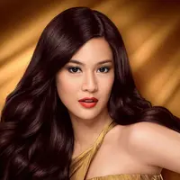 Dian Sastrowardoyo Benar-Benar Kecanduan Selfie, Masih Anggun?