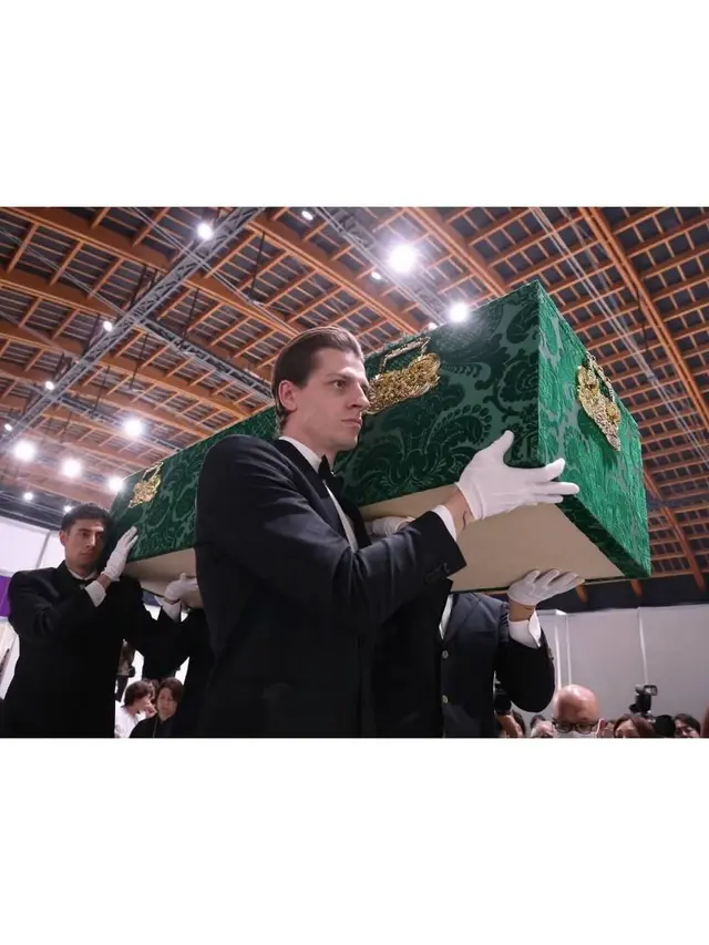 Dewi Soekarno dalam acara pameran seni di Tokyo, Jepang (Foto: Instagram @dewisukarnoofficial)