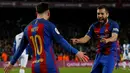 Lionel Messi dan Jordi Alba merayakan gol saat melawan Espanyol pada lanjutan La Liga Spanyol di Camp Nou, (18/12/2016). Barcelona menang 4-1. (REUTERS/Albert Gea)
