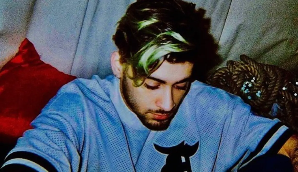 Dikabarkan Zayn Malik sendiri sudah beberapa kali melamar Gigi Hadid, namun tak sekalipun lamaran tersebut di-iyakan. (instagram/zayn)