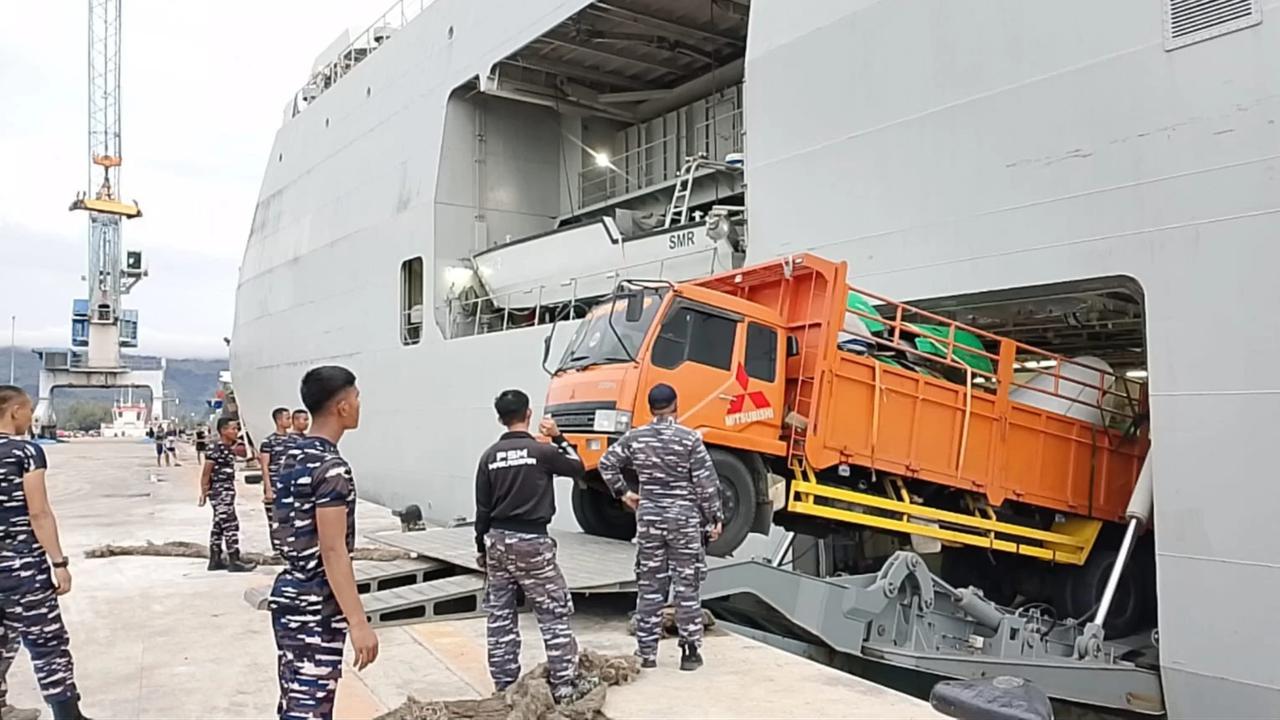 FOTO: TNI AL Terus Menyalurkan Bantuan Kemanusiaan ke Aceh