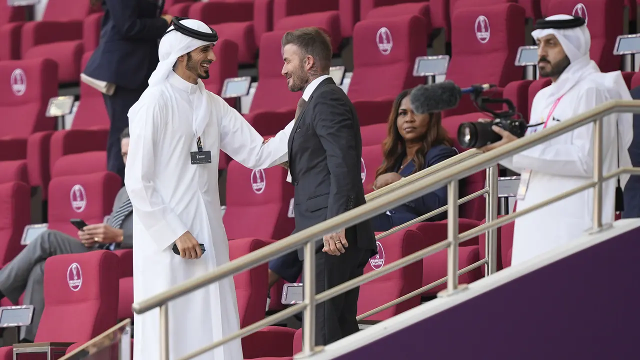 Gaya Keren David Beckham Saat Saksikan Laga Inggris vs Iran di Piala Dunia 2022