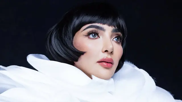 Ashanty dengan gaya rambut pendek bob. [@mozawahyu]