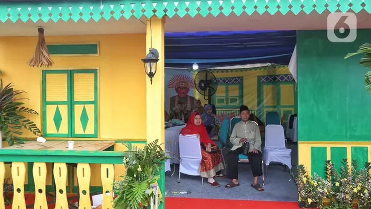 Warga Padati Perayaan Lebaran Betawi 2025 di Monas