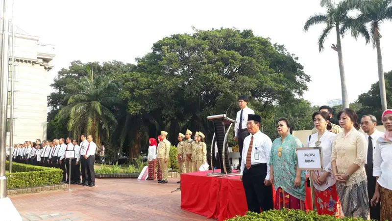 Dirut Pupuk Indonesia pimpin Upacara di Kantor Kementerian BUMN (Foto: Ilyas)