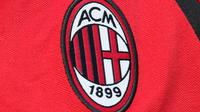 Logo dan ilustrasi AC Milan. (AFP/Paco Serinelli)