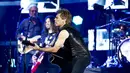 Para pencinta musik rock tanah air akan disuguhkan penampilan dahsyat seperti konser Bon Jovi Di Stadium Parken Copenhagen, Denmark, (6/6/2013) ini. (Bintang/EPA)