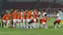 Usai silaturahmi dan santunan anak yatim, acara dilanjutkan dengan pertandingan eksibisi antara Tim Selebriti FC melawan Tim PSSI All Star. (Bola.com/M Iqbal Ichsan)