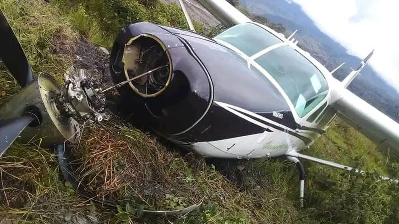 Pesawat smart aviation tergelincir di Bandara Sinak, Kabupaten Puncak, Papua