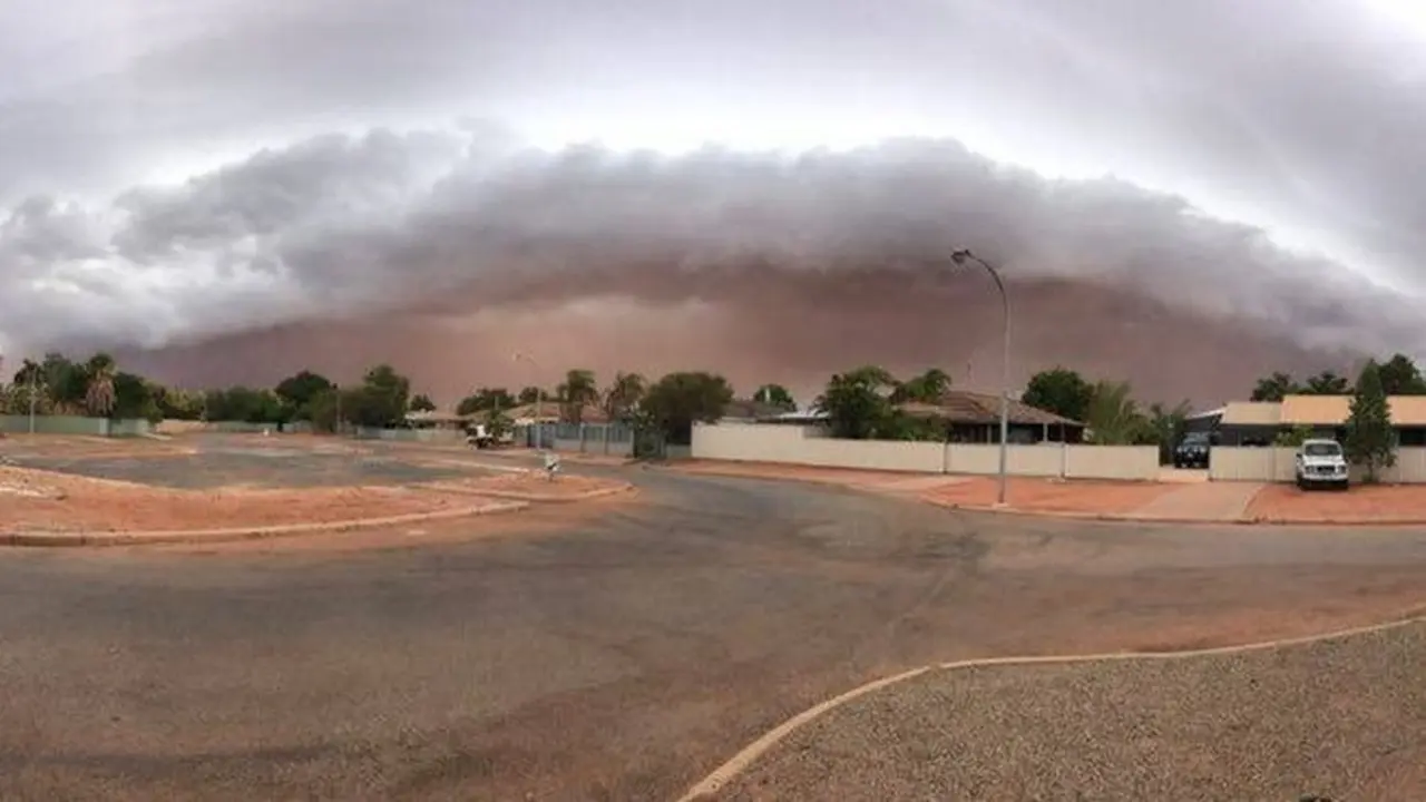 Awan debu di barat Australia. (Dan Carey)