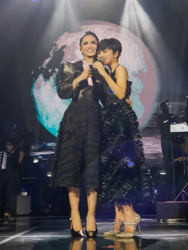 Yuni Shara dan Krisdayanti tampil selalu kompak untuk mendukung karir masing-masing. [@yunishara36/@krisdayantilemos]