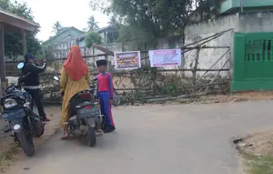 Warga Blokir Jalan SMAN 1 Labuhanratu, Protes Banyak Anak Tak Diterima SPMB
