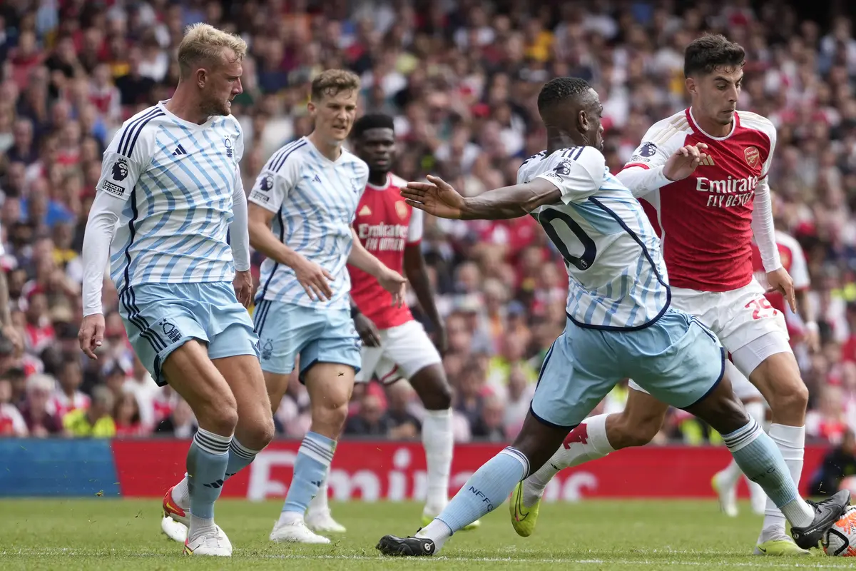 Foto: Aksi Percaya Diri Pemain Arsenal saat Melawan Nottingham Forest di Pekan Pertama Liga Inggris 2023 / 2024