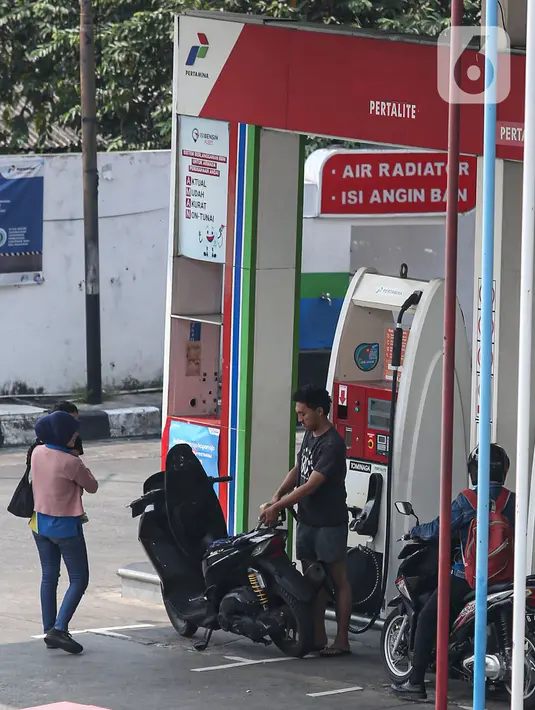 Sebelumnya, Menteri Energi dan Sumber Daya Mineral (ESDM), Arifin Tasrif menuturkan BBM jenis baru yang bakal diluncurkan pemerintah pada 17 Agustus 2024 nantinya bakal menggunakan campuran bahan bakar nabati atau BBN. (Liputan6.com/Angga Yuniar)