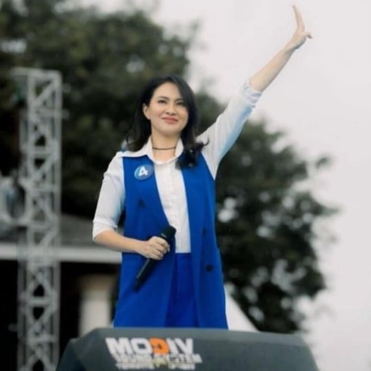 Gantikan Suami hingga Unggul Versi Quick Count
