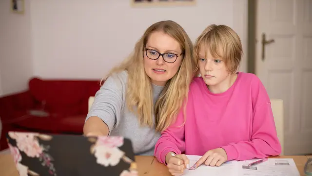 Tips Memulai Pembicaraan Orang Tua dan Remaja