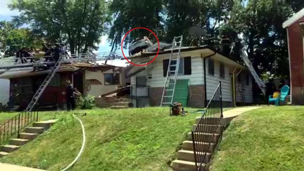 Kecelakaan Mobil Aneh