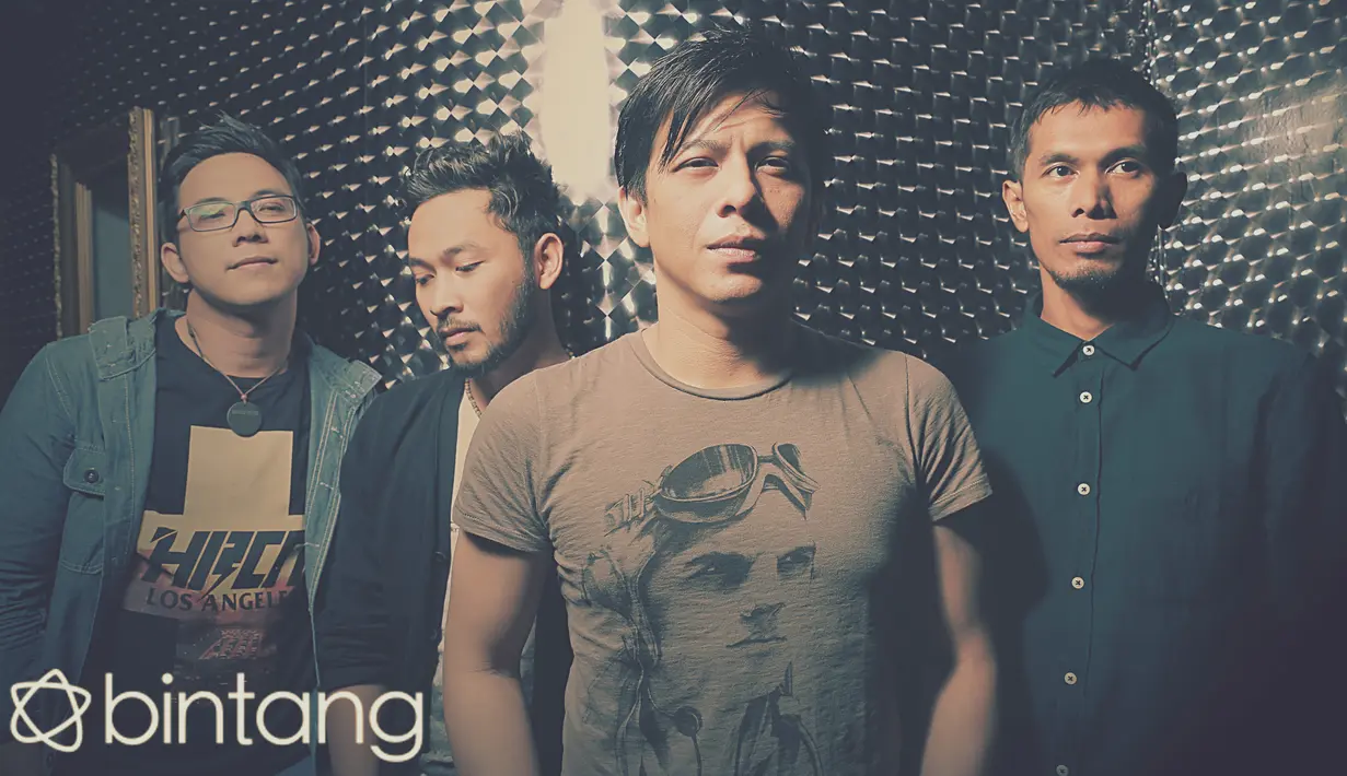 Para penonton terlihat antusias menyaksikan aksi NOAH di atas panggung saat menggelar konser di Amerika. Menggelar tur di Negeri Paman Sam tersebut merupakan pencapaian besar NOAH yang patut dibanggakan. (Galih W. Satria/Bintang.com)