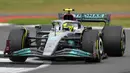 Pembalap Ferrari Carlos Sainz mengemudikan mobilnya saat balapan F1 GP Inggris 2022 di Sirkuit Silverstone, Silverstone, Inggris, 3 Juli 2022. F1 GP Inggris 2022 dimenangkan oleh Carlos Sainz, selanjutnya diikuti Sergio Perez dan Lewis Hamilton. (AP Photo/Frank Augstein)