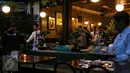 Suasana Cafe Olivier Grand Indonesia saat kedatangan pihak kepolisian untuk rekonstruksi sampel kopi beracun di Cafe Olivier Grand Indonesia, Jakarta, (19/1/2016). (Liputan6.com/Faizal Fanani)