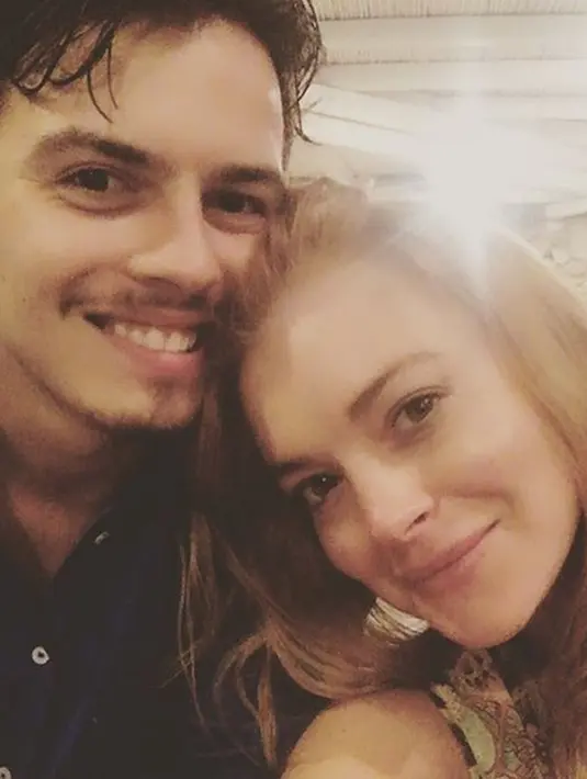 Lindsay Lohan membeberkan foto-foto dan video kemesraan kekasihnya dengan wanita lain. Tak hanya itu saja, Lindsay pun meluapkan rasa emosinya lewat penggalan kata-kata. (Instagram/Bintang.com)