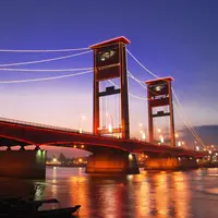 Meski hanya 85%, masyrakat antusias melihat gerhana matahari di Palembang. 