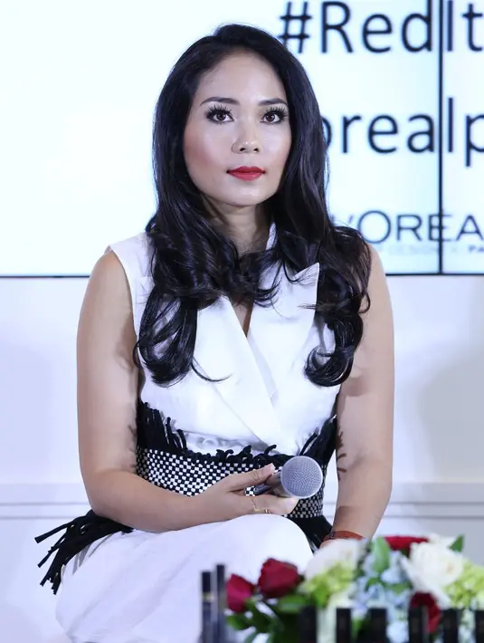 Bahwa warna merah dipercaya menggambarkan romantisme dan keindahan, warna merah juga merupakan simbol semangat dan keberanian, sehingga hadirlah Pure Reds Star Collection untuk para wanita. (Galih W. Satria/Bintang.com)