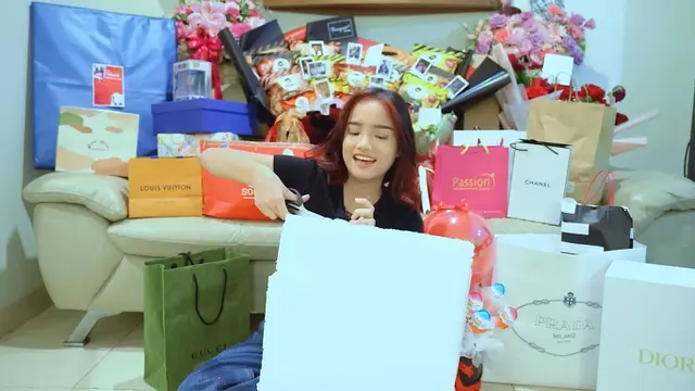 7 Momen Fuji Buka Kado Ulang Tahun, Dapat Hadiah Mewah dan Thoriq Halilintar