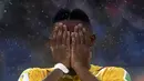 Ekspresi kesedihan penyerang Kamerun, Samuel Eto'o, usai dikalahkan Meksiko 0-1 di babak penyisihan Piala Dunia 2014 Grup A di Stadion Dunas, Natal, Brasil, (13/6/2014). (REUTERS/Dylan Martinez)